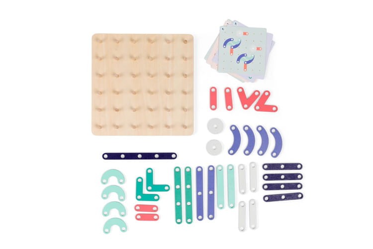 pol_pl_BS-Toys-drewniana-tablica-manipulacyjna-z-plytkami-Geoplank-2382_4.jpg